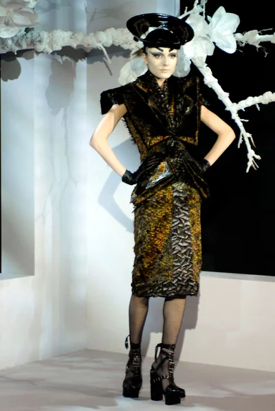 Look 28